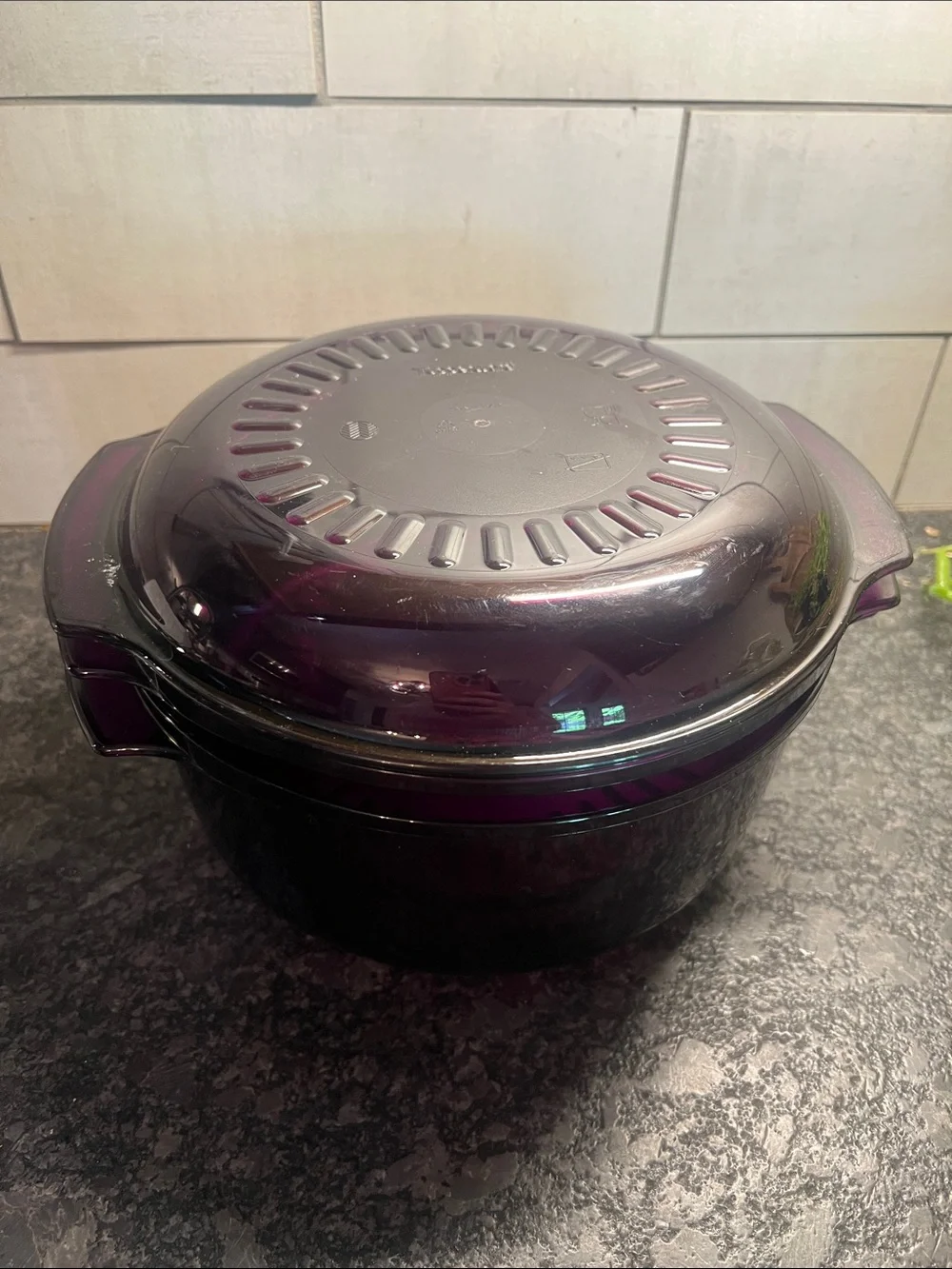 Tupperware Microwave Purple Covered Steamer Bowl. Exc condition.
